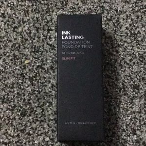 NWT Avon ink lasting foundation in neutral sand